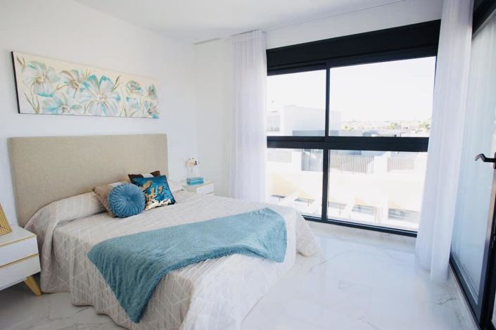 Image No.52-3 Bed Property for sale