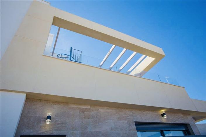 Image No.53-3 Bed Property for sale