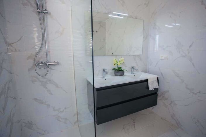 Image No.55-3 Bed Property for sale