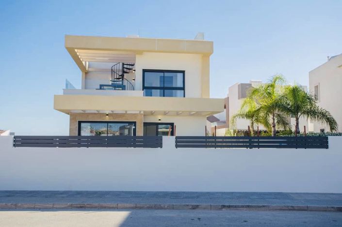 Image No.69-3 Bed Property for sale