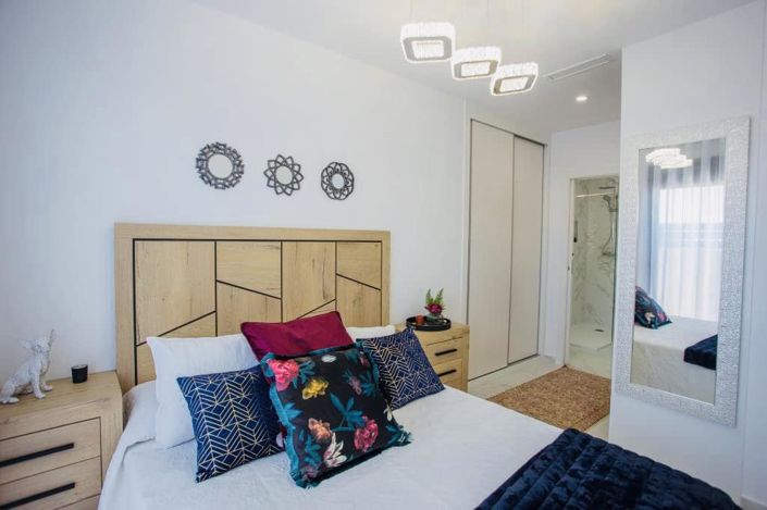 Image No.72-3 Bed Property for sale