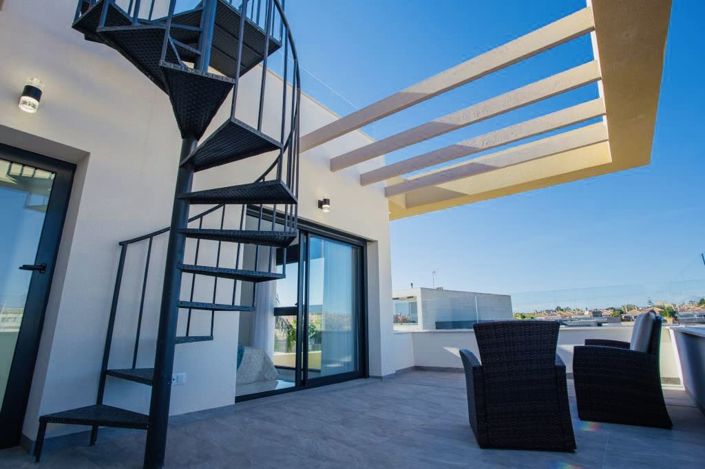 Image No.77-3 Bed Property for sale