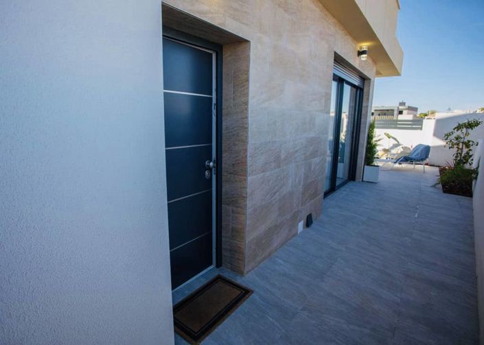 Image No.82-3 Bed Property for sale