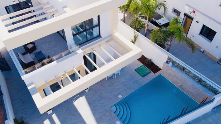 Image No.86-3 Bed Property for sale