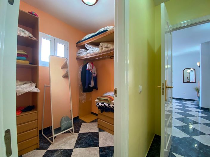 Image No.37-4 Bed Villa for sale