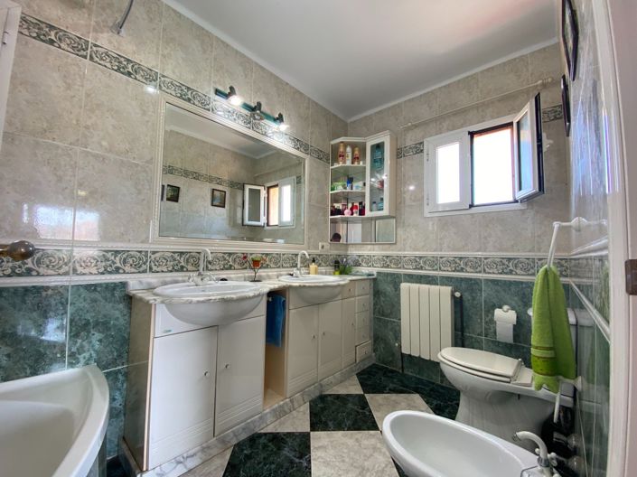 Image No.52-4 Bed Villa for sale