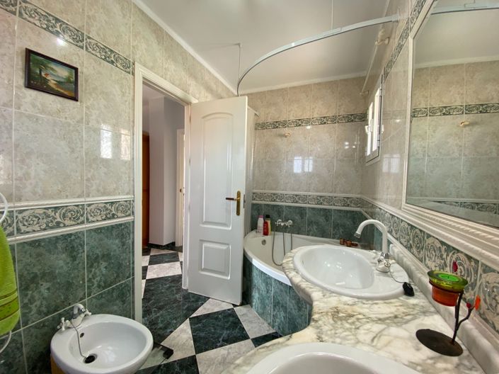 Image No.53-4 Bed Villa for sale