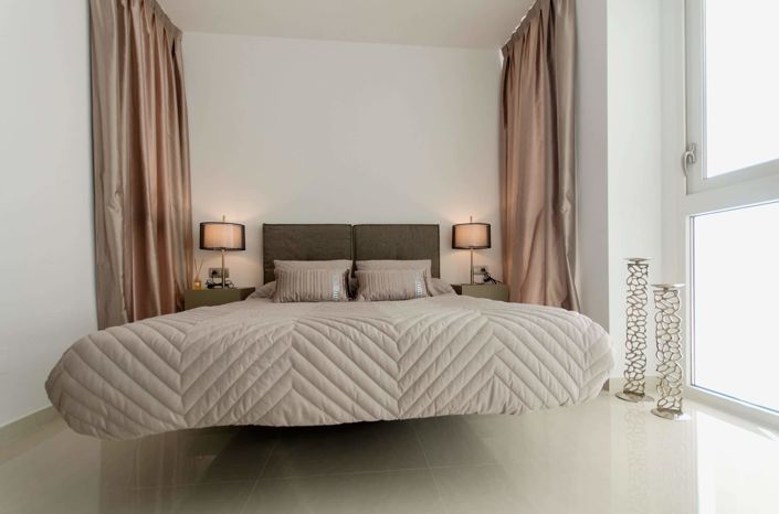 Image No.10-3 Bed Property for sale