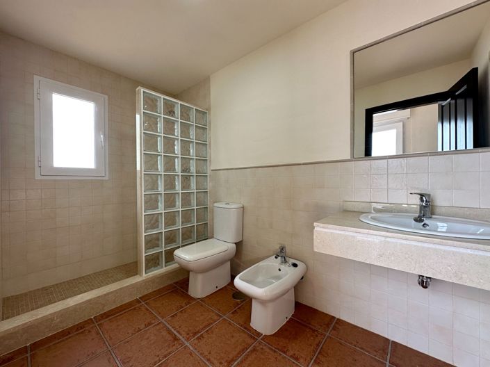 Image No.15-3 Bed Villa for sale