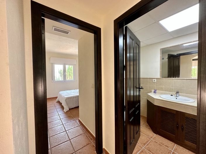 Image No.53-3 Bed Villa for sale