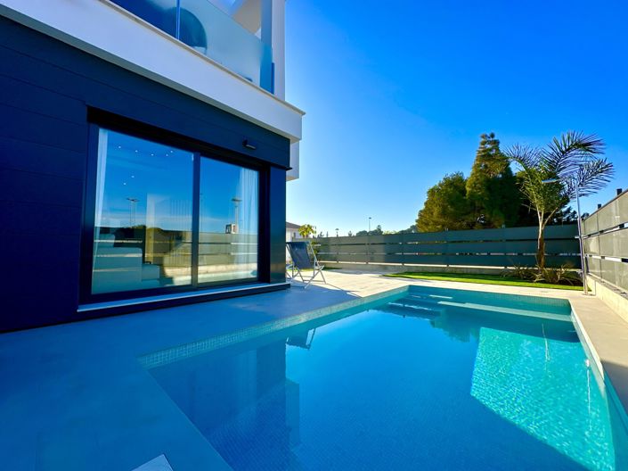 Image No.3-3 Bed Villa for sale