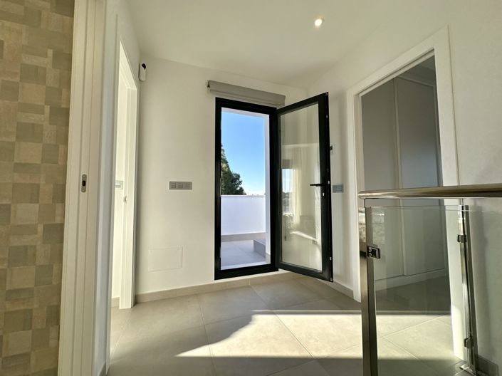 Image No.34-3 Bed Villa for sale