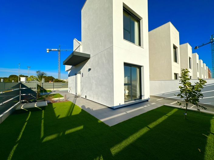 Image No.7-3 Bed Villa for sale