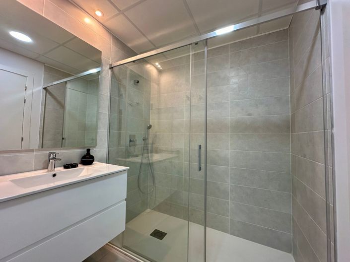 Image No.16-2 Bed Property for sale