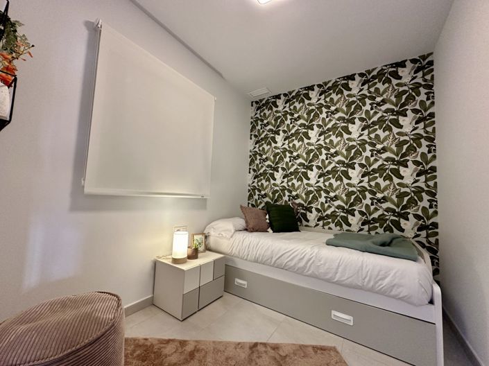 Image No.20-2 Bed Property for sale