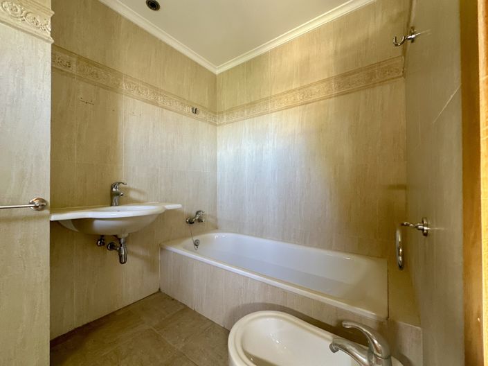 Image No.35-2 Bed Townhouse for sale