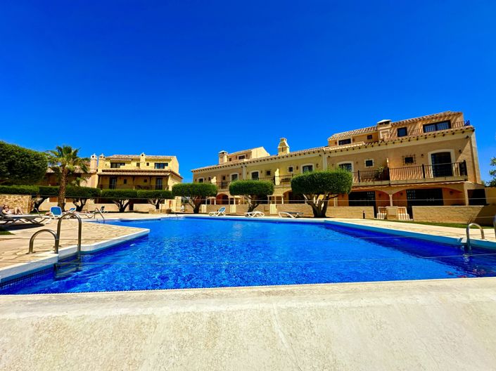 Image No.47-2 Bed Townhouse for sale