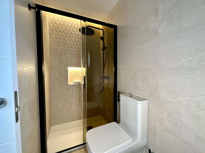 Image No.30-4 Bed Property for sale