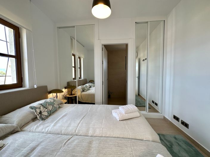 Image No.32-4 Bed Property for sale