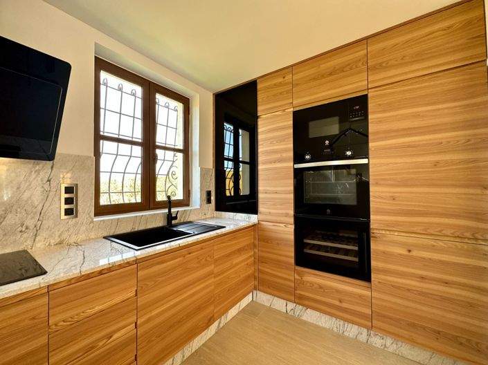 Image No.40-4 Bed Property for sale