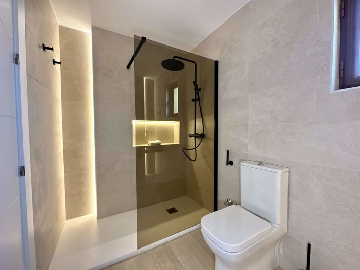 Image No.47-4 Bed Property for sale