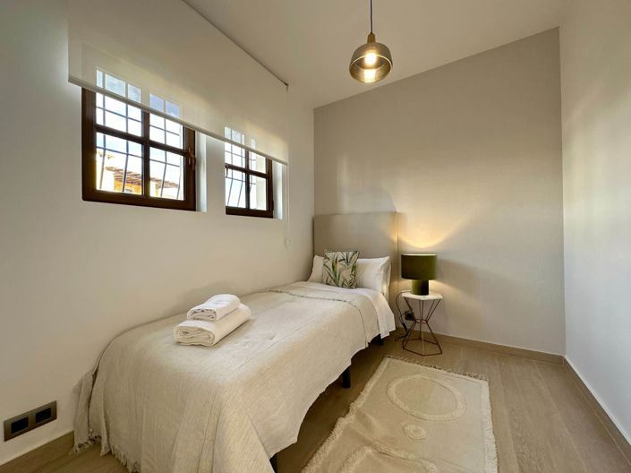 Image No.55-4 Bed Property for sale