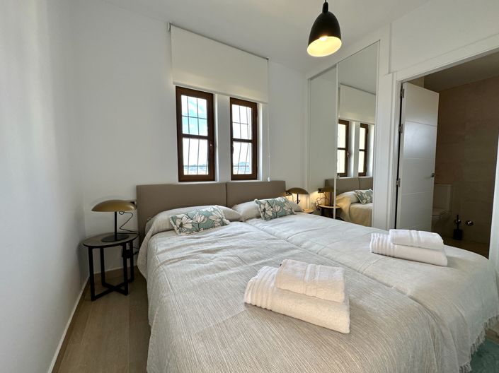 Image No.56-4 Bed Property for sale