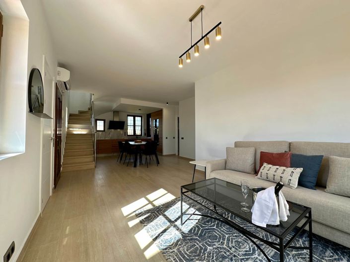 Image No.66-4 Bed Property for sale