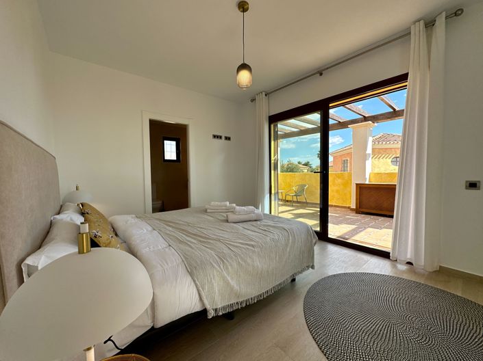 Image No.8-4 Bed Property for sale