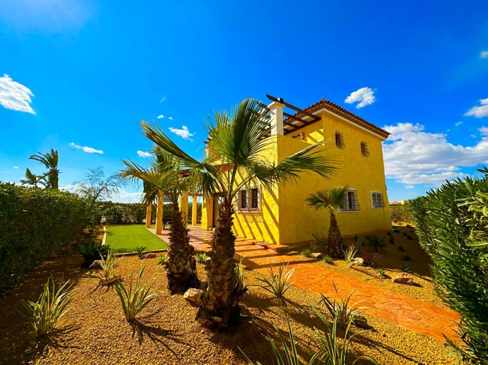 Image No.78-4 Bed Property for sale