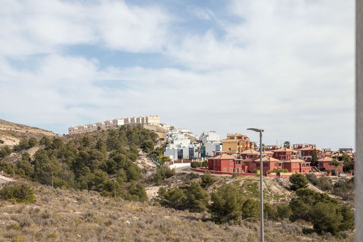 Image No.76-3 Bed Property for sale