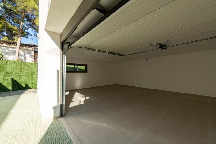 Image No.19-3 Bed Property for sale