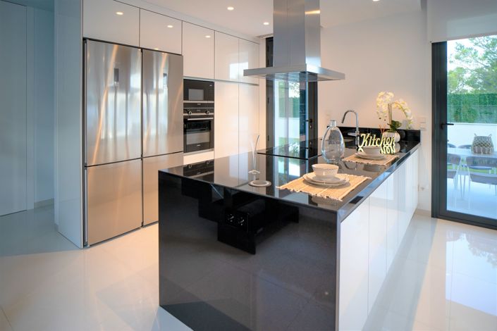 Image No.12-3 Bed Property for sale