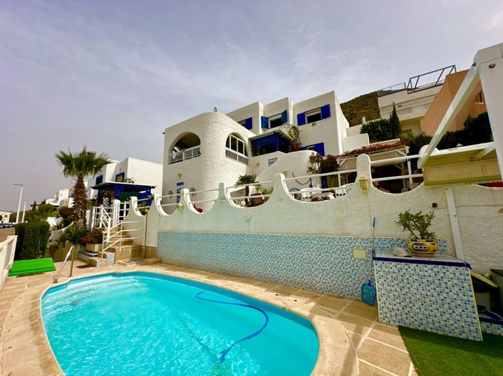 Image No.48-5 Bed Villa for sale