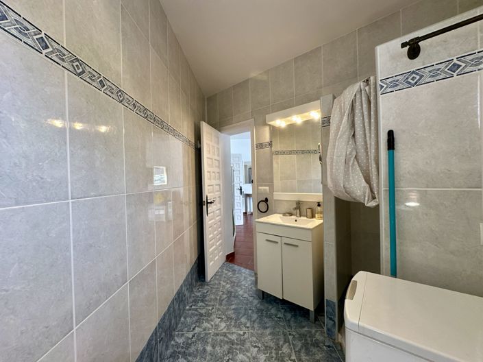 Image No.58-5 Bed Villa for sale