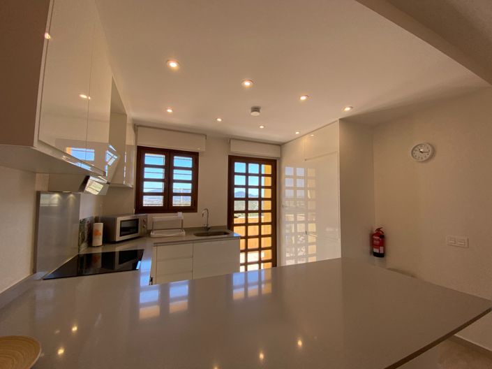 Image No.25-2 Bed Property for sale