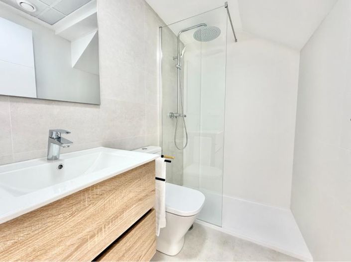 Image No.27-3 Bed Property for sale