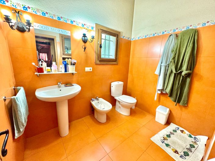 Image No.25-2 Bed House for sale