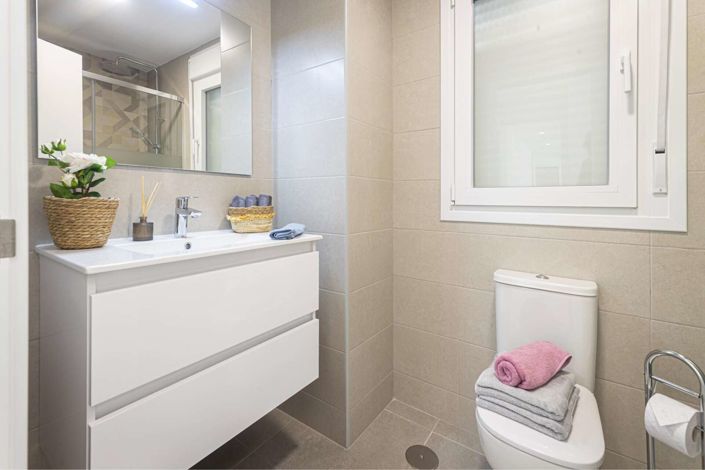 Image No.10-2 Bed Apartment for sale