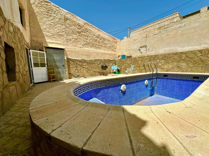 Image No.26-4 Bed Townhouse for sale