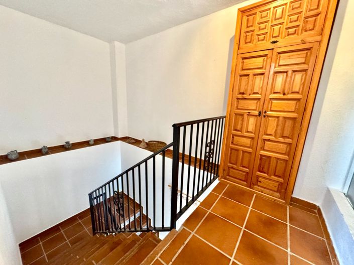 Image No.106-6 Bed Villa for sale