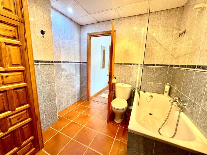 Image No.46-6 Bed Villa for sale