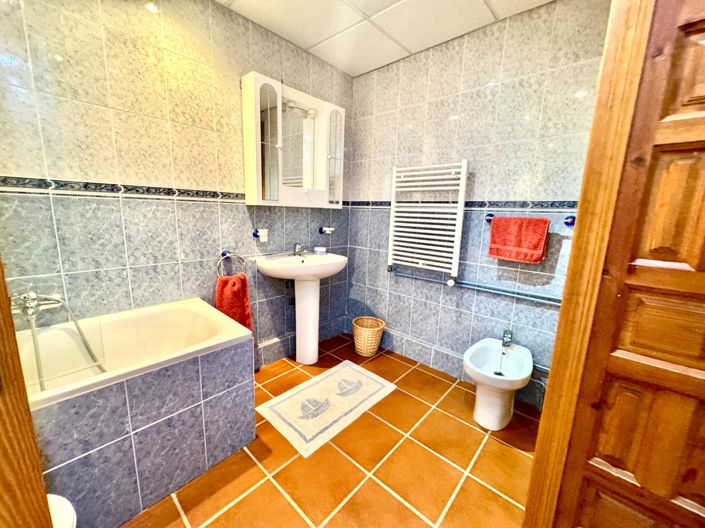 Image No.74-6 Bed Villa for sale