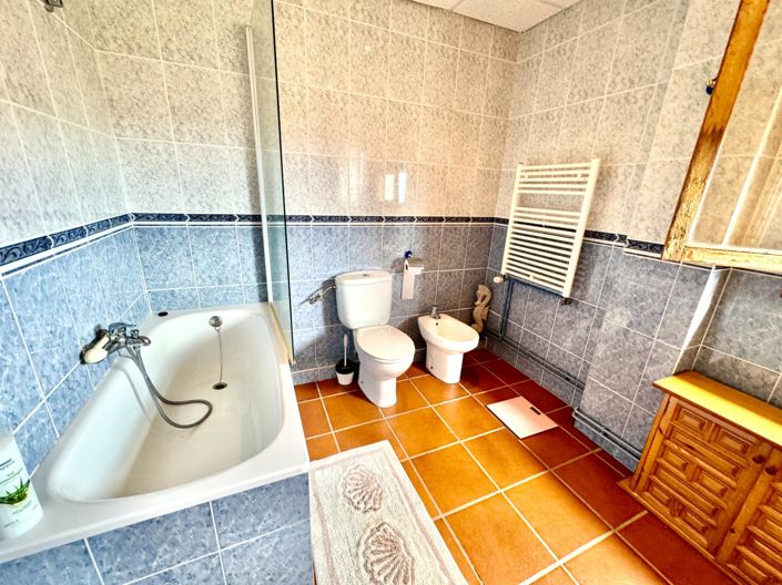 Image No.94-6 Bed Villa for sale