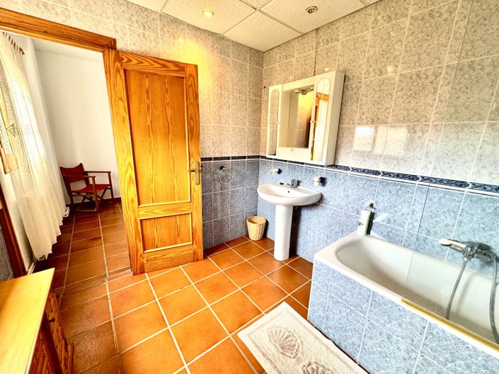 Image No.96-6 Bed Villa for sale