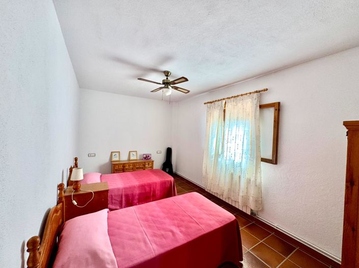 Image No.100-6 Bed Villa for sale