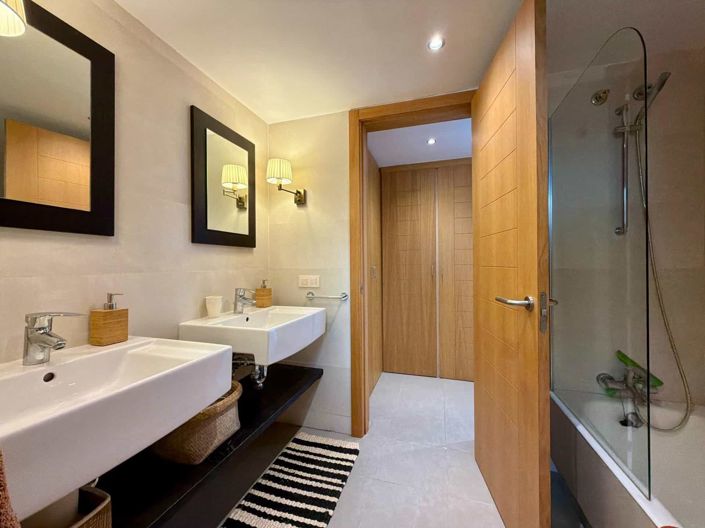 Image No.27-3 Bed Apartment for sale