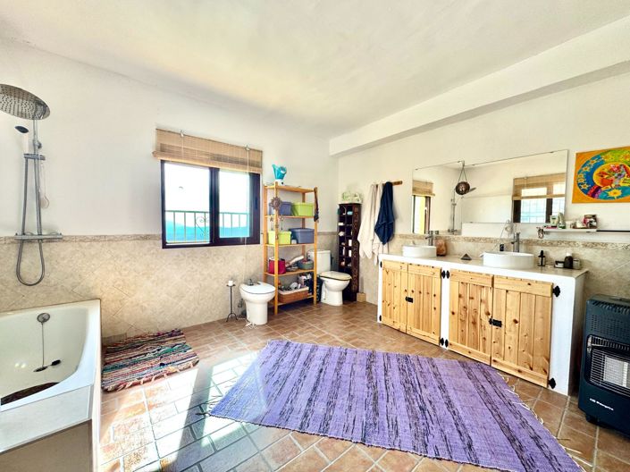 Image No.32-4 Bed Villa for sale