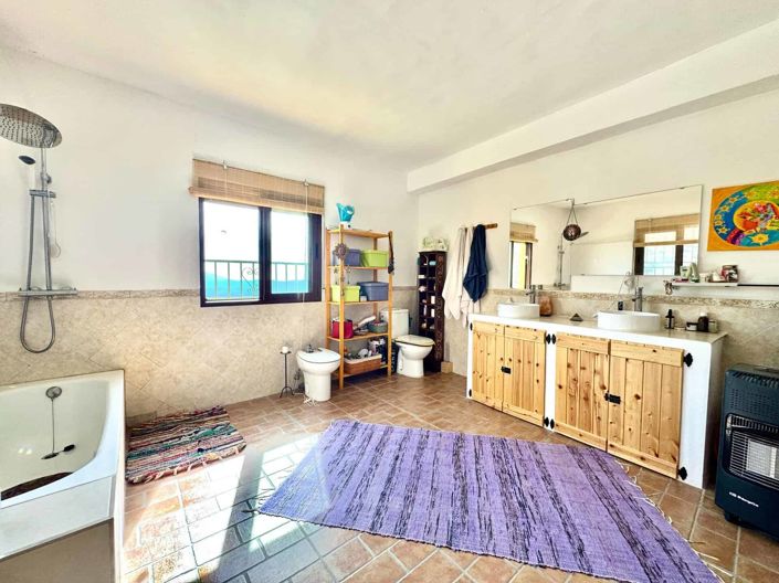 Image No.32-4 Bed Villa for sale