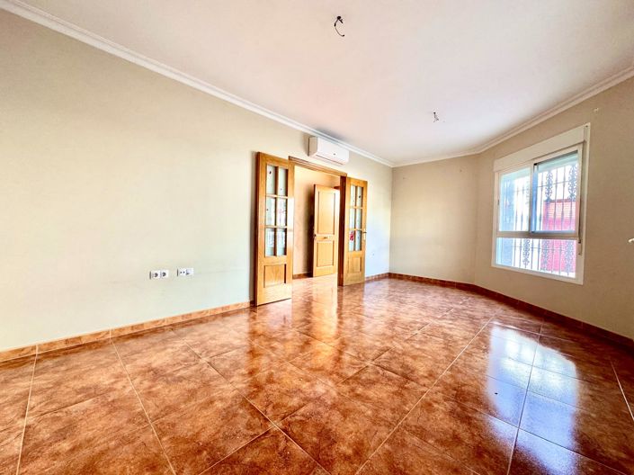 Image No.12-3 Bed Townhouse for sale